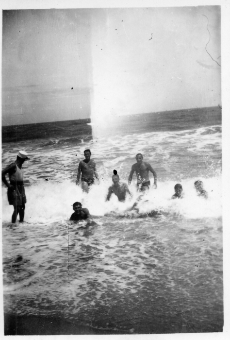 Indochina_1947_Am_Meeresstrand_in_Nha_Trang.jpg