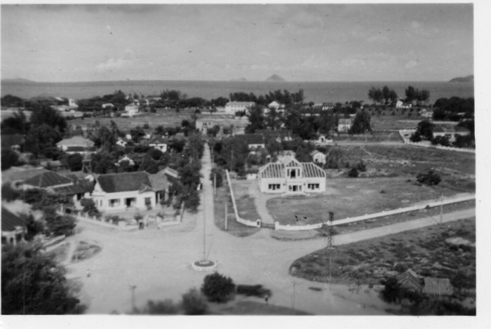 Indochina_1947_Nha_Trang_mit_Blick_zum_Meer.jpg